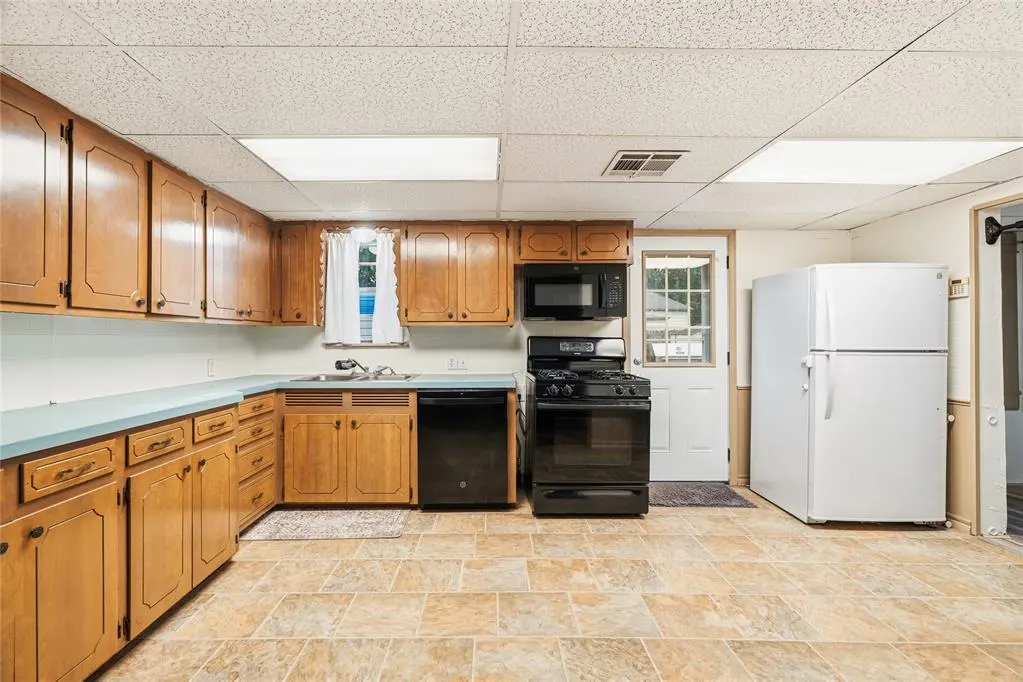 Photo 13 — 301 N Wikoff Avenue, Watonga, OK 73772