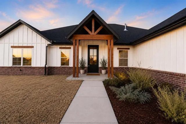 Photo 2 — 4348 Raymond Lane, Guthrie, OK 73044