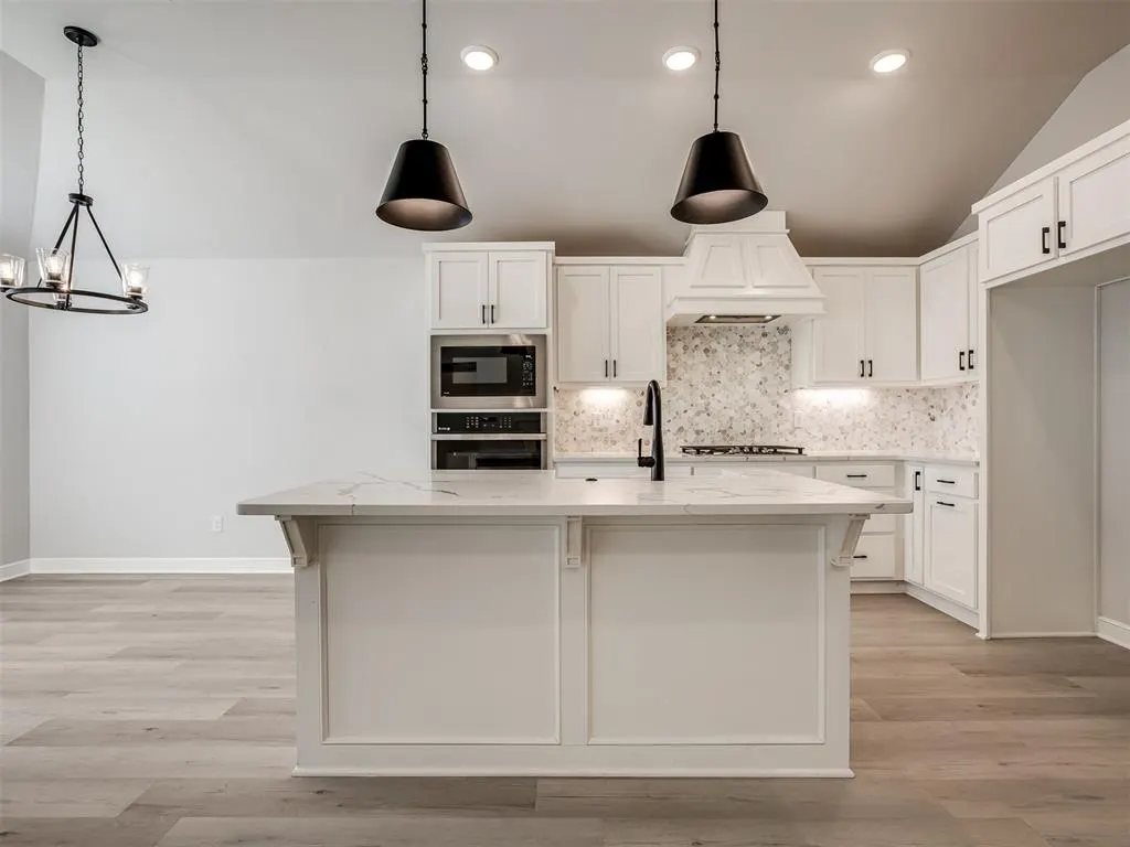 Photo 12 — 3721 Alta Vista Drive, Norman, OK 73069