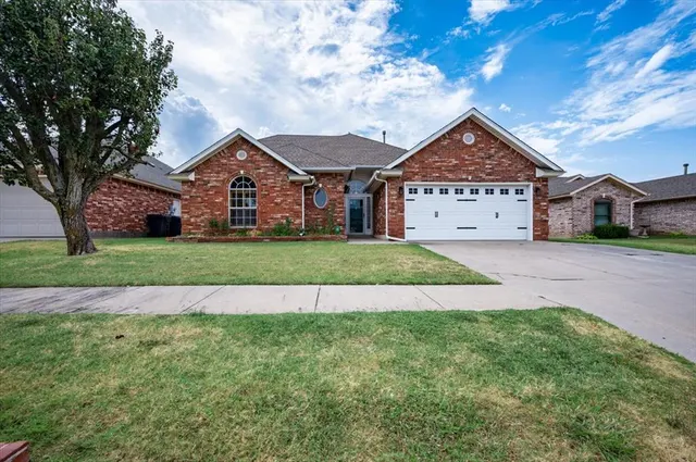 Photo 2 — 620 SW 154th Place, Oklahoma City, OK 73170