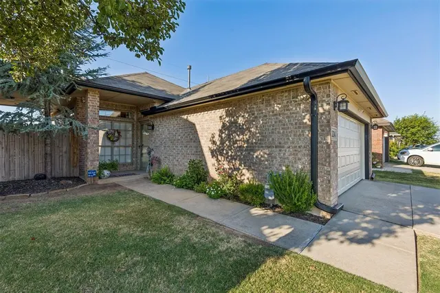 Photo 6 — 1104 SW 25th Street, Oklahoma City, OK 73170
