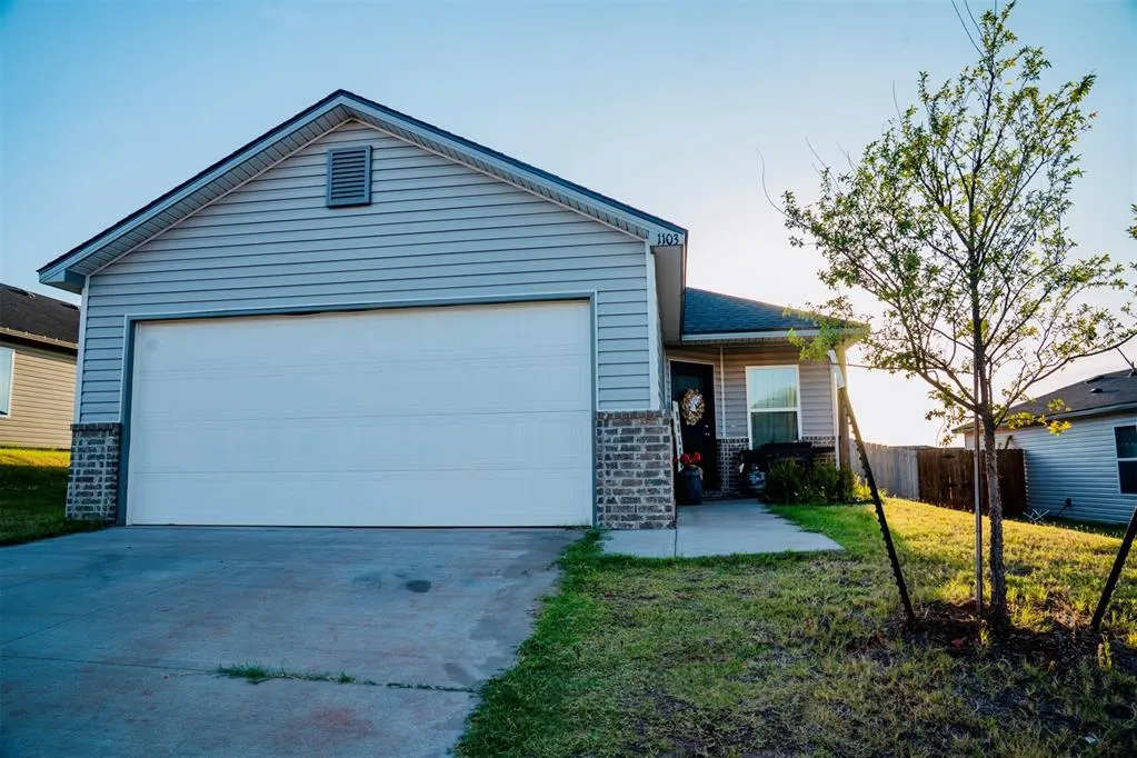 Front exterior — 1103 Stallion Drive, Guthrie, OK 73044