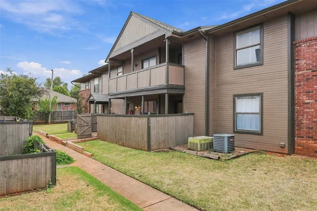 Photo 3 — 11405 Springhollow Road 302, Oklahoma City, OK 73120