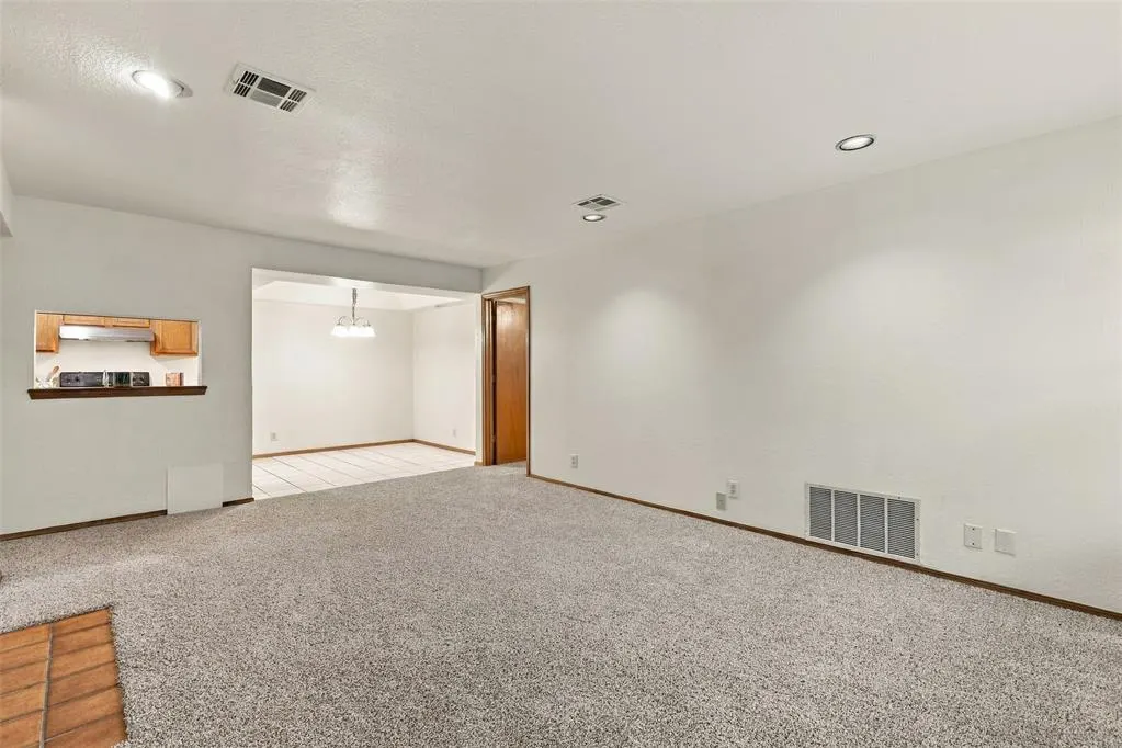Photo 6 — 11405 Springhollow Road 302, Oklahoma City, OK 73120