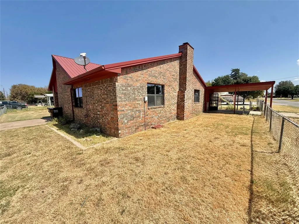 Photo 2 — 134 S Grand Avenue, Martha, OK 73556