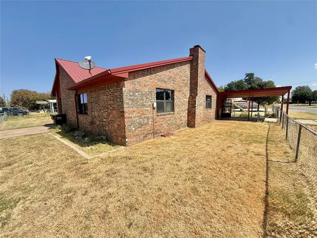 Photo 2 — 134 S Grand Avenue, Martha, OK 73556