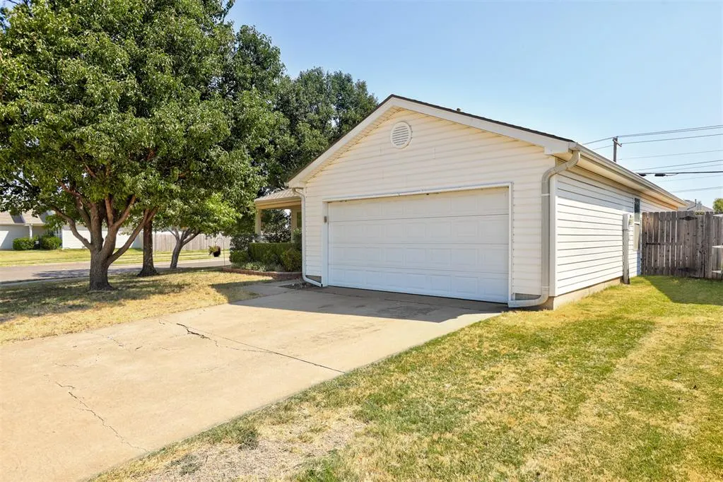 Photo 8 — 15500 Acacia Road, Oklahoma City, OK 73170
