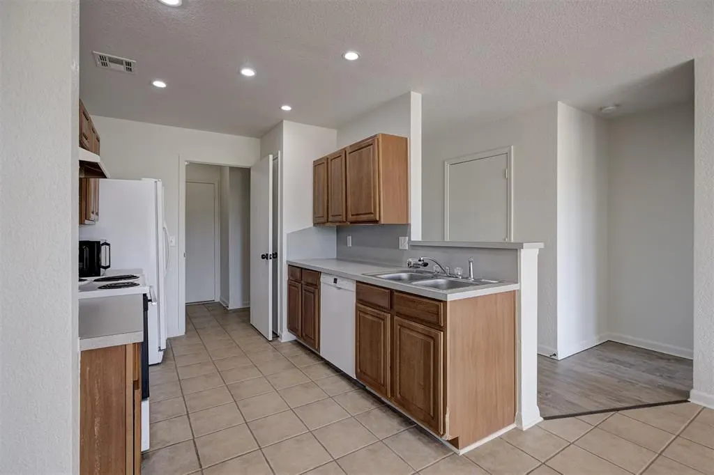 Photo 17 — 15500 Acacia Road, Oklahoma City, OK 73170