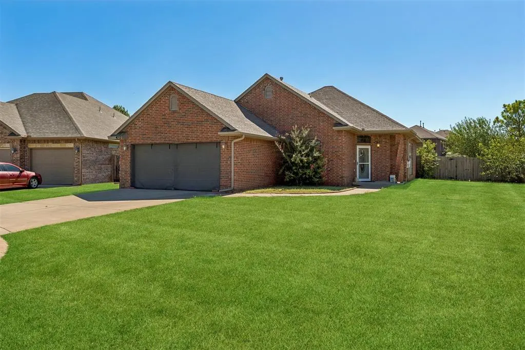 Front exterior — 4712 Elk Creek Drive, Yukon, OK 73099