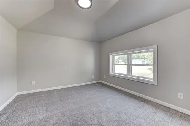 Photo 7 — 736 NW 88th Street, Oklahoma City, OK 73114