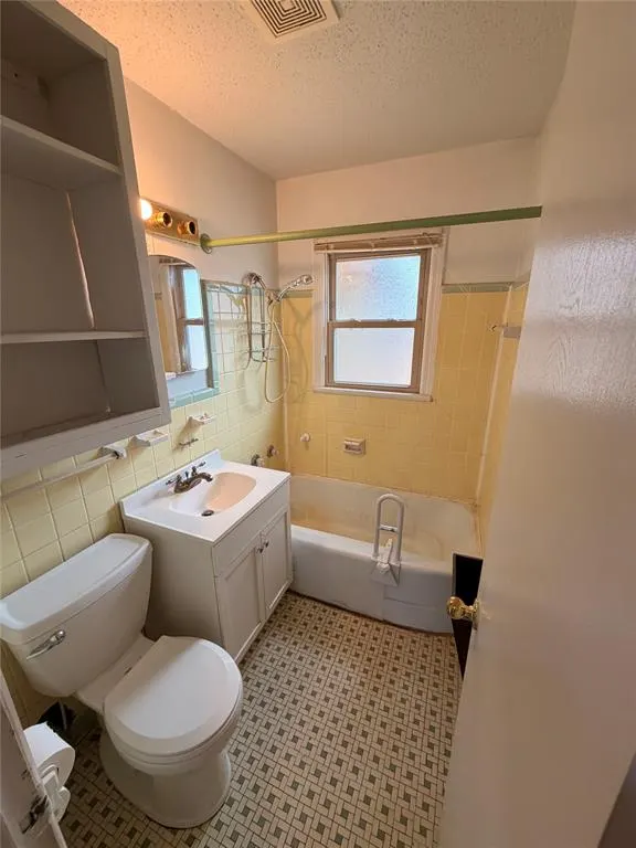 Photo 5 — 1300 N Park Avenue, Altus, OK 73521