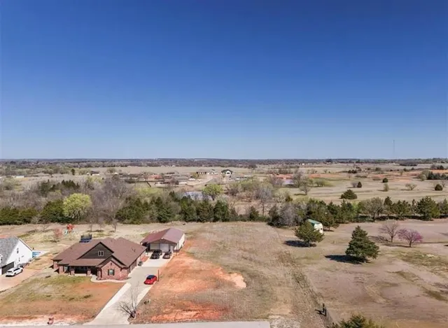 Photo 3 — 70 Kristin Court, Shawnee, OK 74804