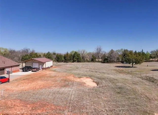 Photo 4 — 70 Kristin Court, Shawnee, OK 74804