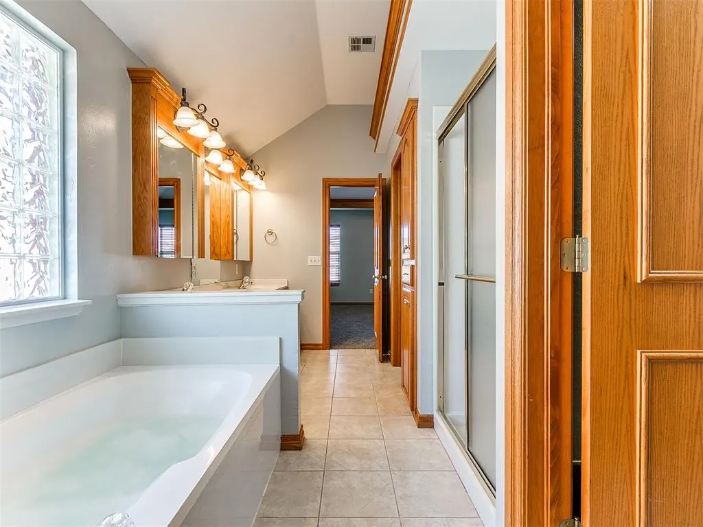 Photo 36 — 5612 Holly Brooke Lane, Oklahoma City, OK 73135