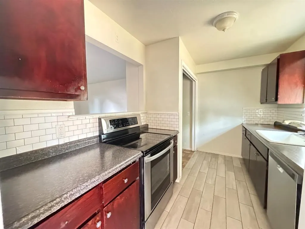 Photo 5 — 2357 Heatherfield Lane, Norman, OK 73071