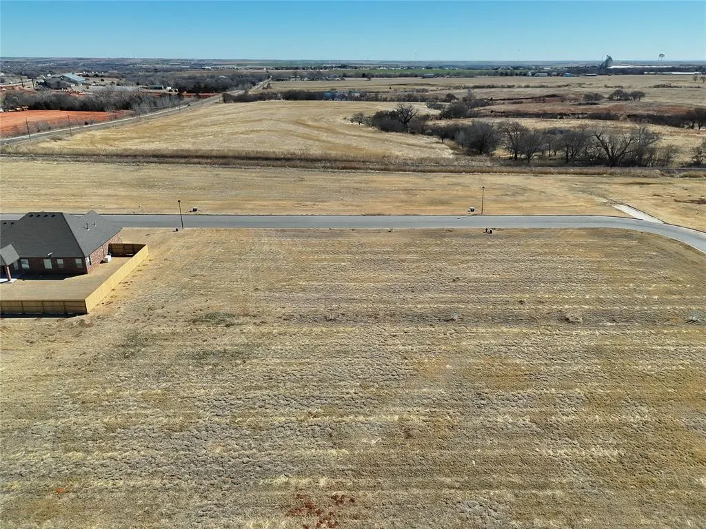 Photo 7 — 24 Flintlock Trail, Clinton, OK 73601