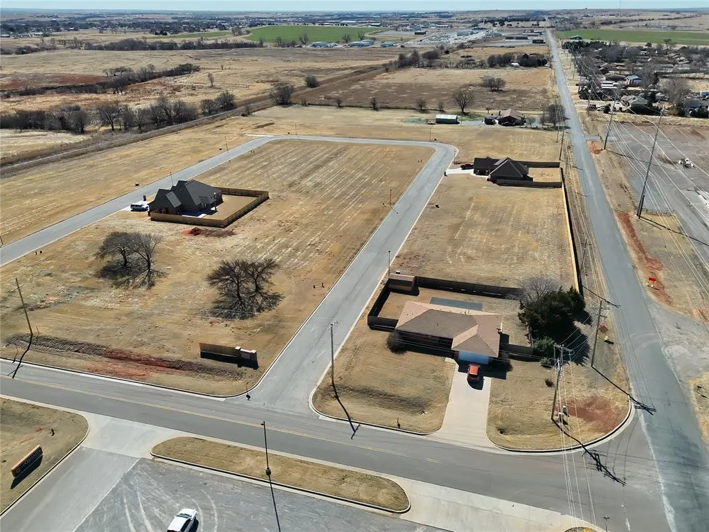 Photo 9 — 24 Flintlock Trail, Clinton, OK 73601