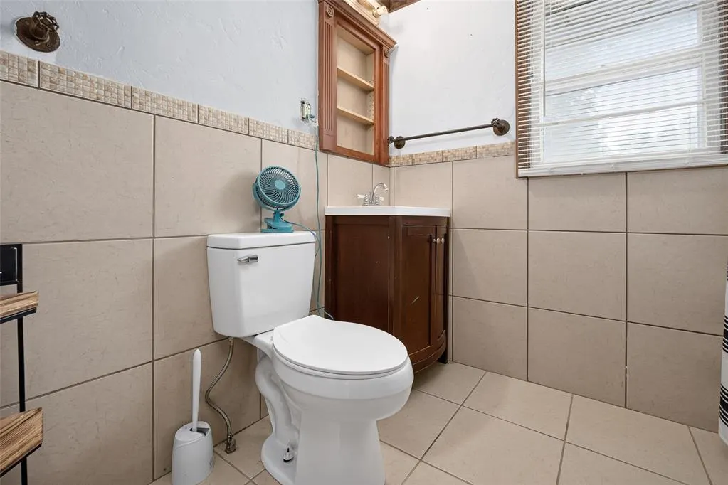 Photo 14 — 205 SW 6th Street, Lindsay, OK 73052