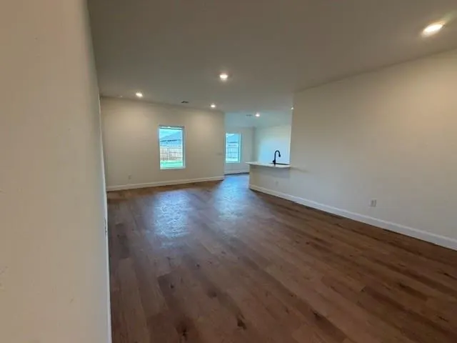 Photo 2 — 928 Hazy Brook Circle, Chickasha, OK 73018