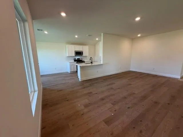 Photo 3 — 928 Hazy Brook Circle, Chickasha, OK 73018