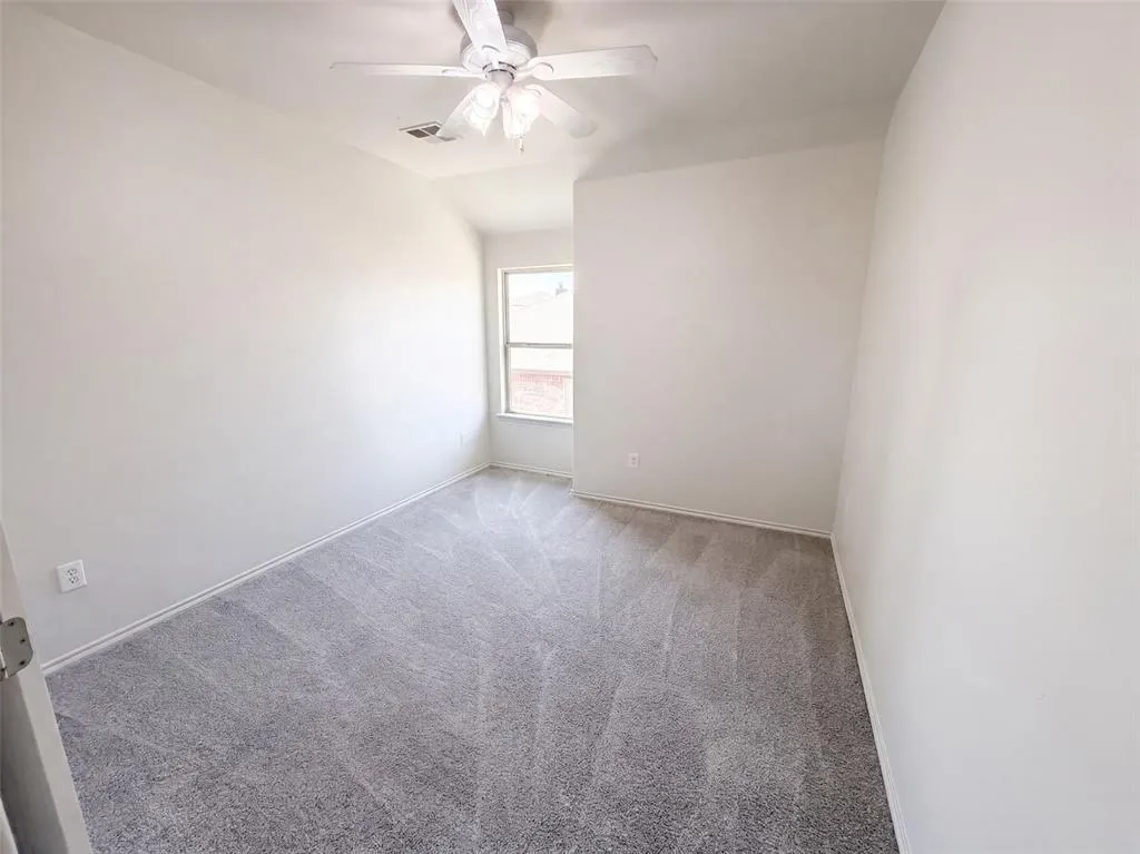 Photo 12 — 11208 NW 97th Street, Yukon, OK 73099