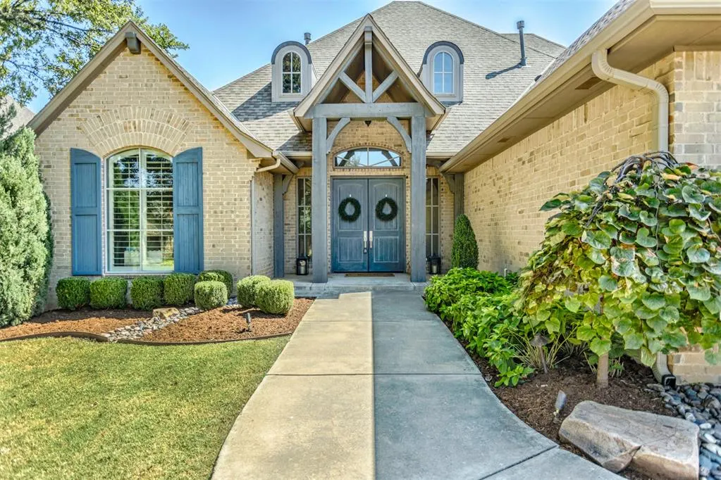 Photo 2 — 3216 Hillside Drive, Edmond, OK 73012