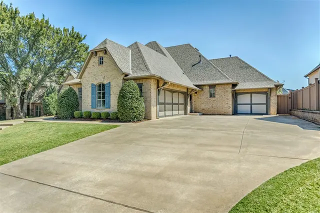 Photo 3 — 3216 Hillside Drive, Edmond, OK 73012