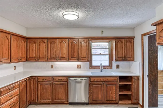 Photo 8 — 220 W Glenhaven Drive, Midwest City, OK 73110
