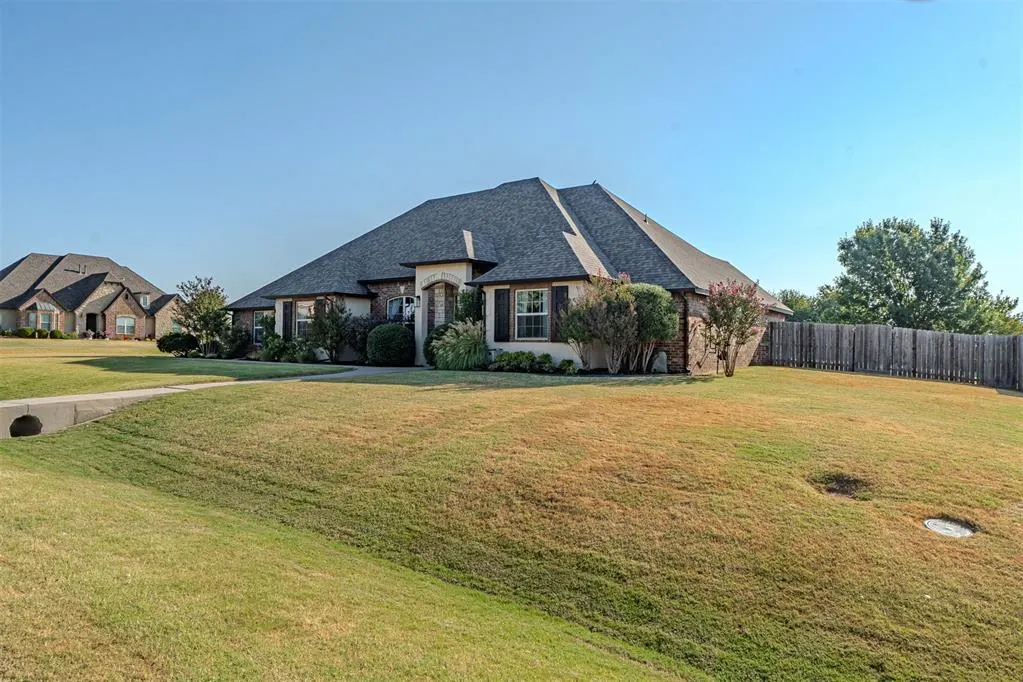 Photo 14 — 10600 Malaga Way, Oklahoma City, OK 73173