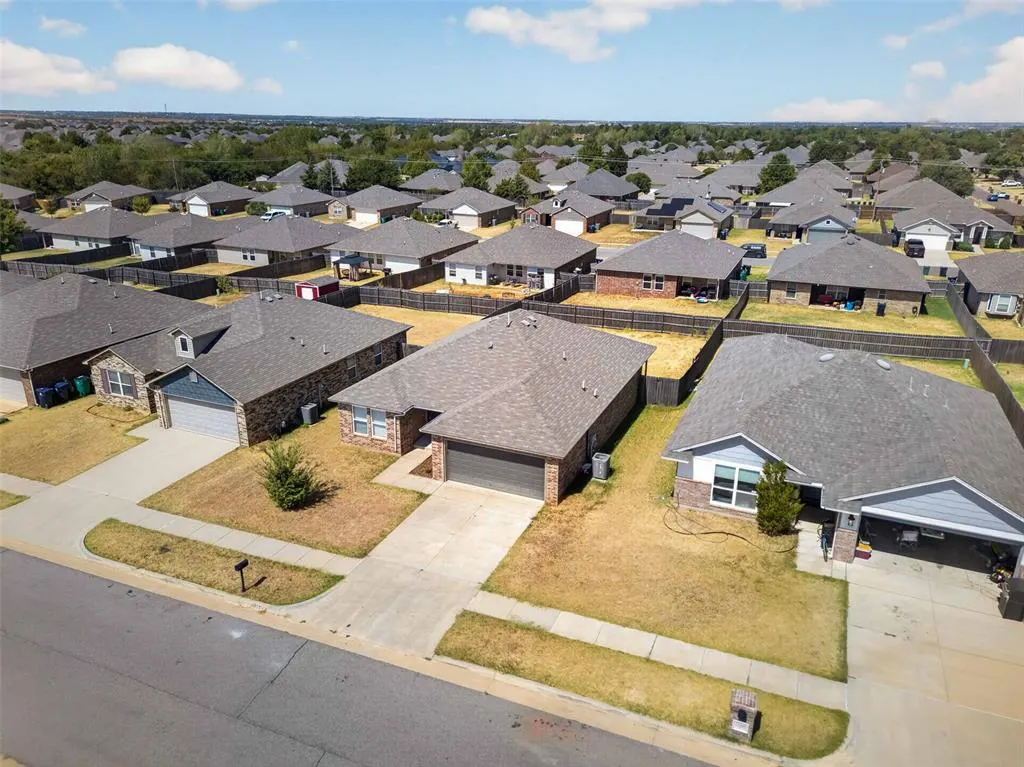 Photo 5 — 11009 NW 99th Street, Yukon, OK 73099