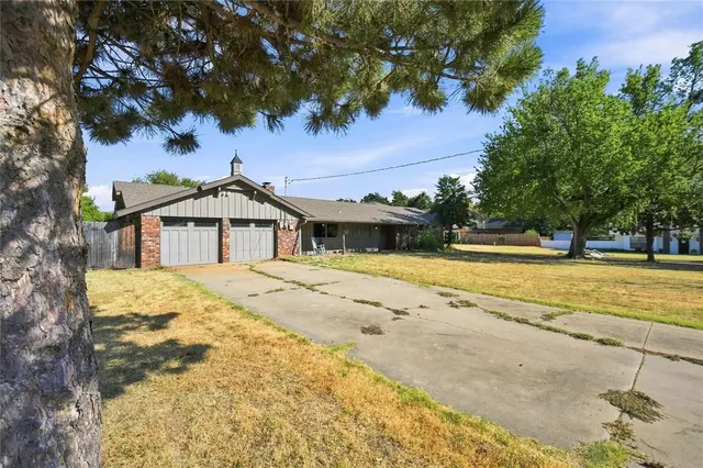 Photo 3 — 2716 N Eagle Lane, Oklahoma City, OK 73127