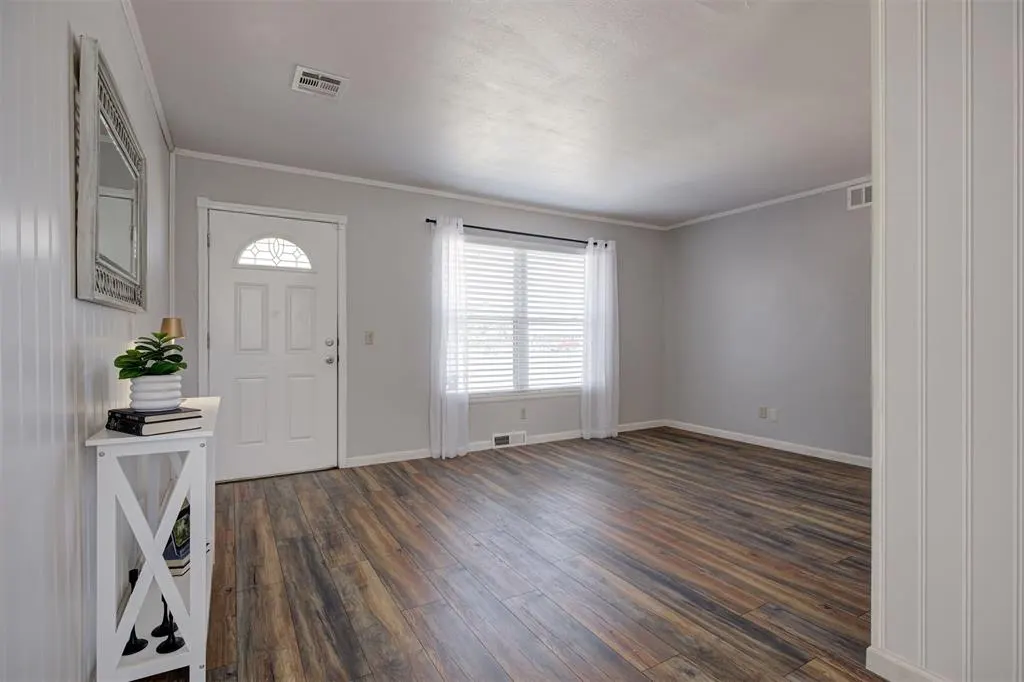 Photo 5 — 5700 NW 47th Street, Warr Acres, OK 73122