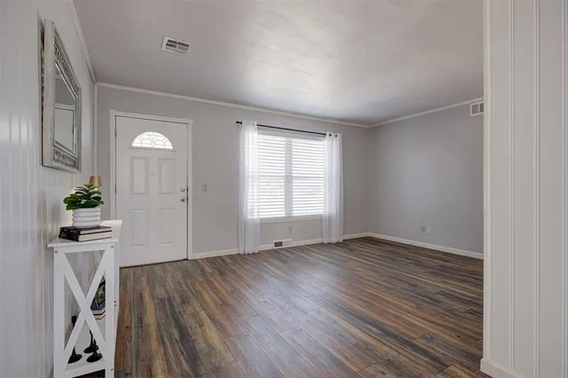 Photo 5 — 5700 NW 47th Street, Warr Acres, OK 73122