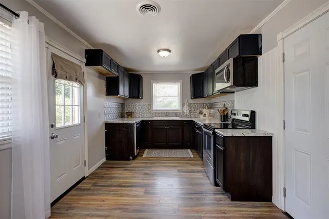 Photo 8 — 5700 NW 47th Street, Warr Acres, OK 73122