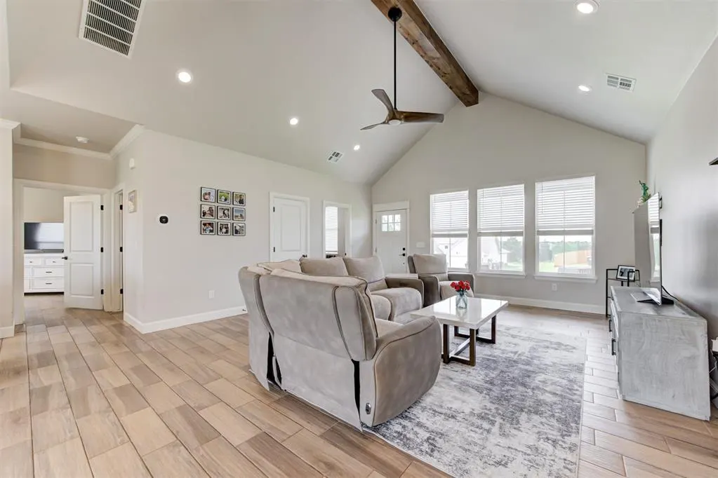 Photo 2 — 1560 Prairie Vista, Guthrie, OK 73044