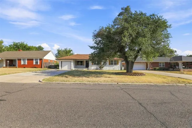 Photo 2 — 421 E Atkinson Drive, Oklahoma City, OK 73110