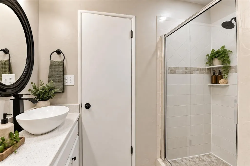 Photo 10 — 421 E Atkinson Drive, Oklahoma City, OK 73110