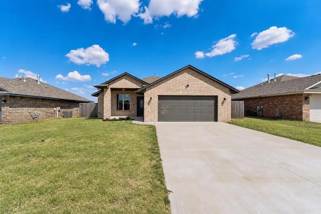 Photo 3 — 1112 S Colt Lane, Mustang, OK 73064