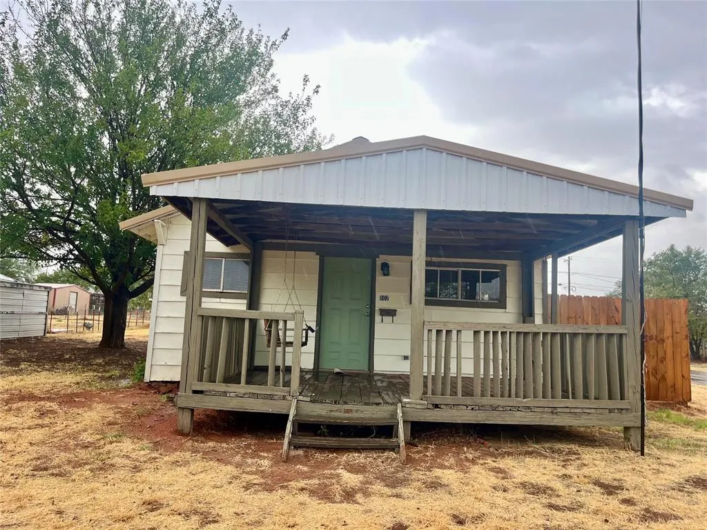 Front exterior — 802 N 7th Street, Sayre, OK 73662