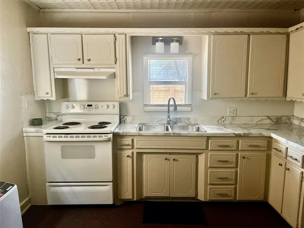 Photo 4 — 802 N 7th Street, Sayre, OK 73662