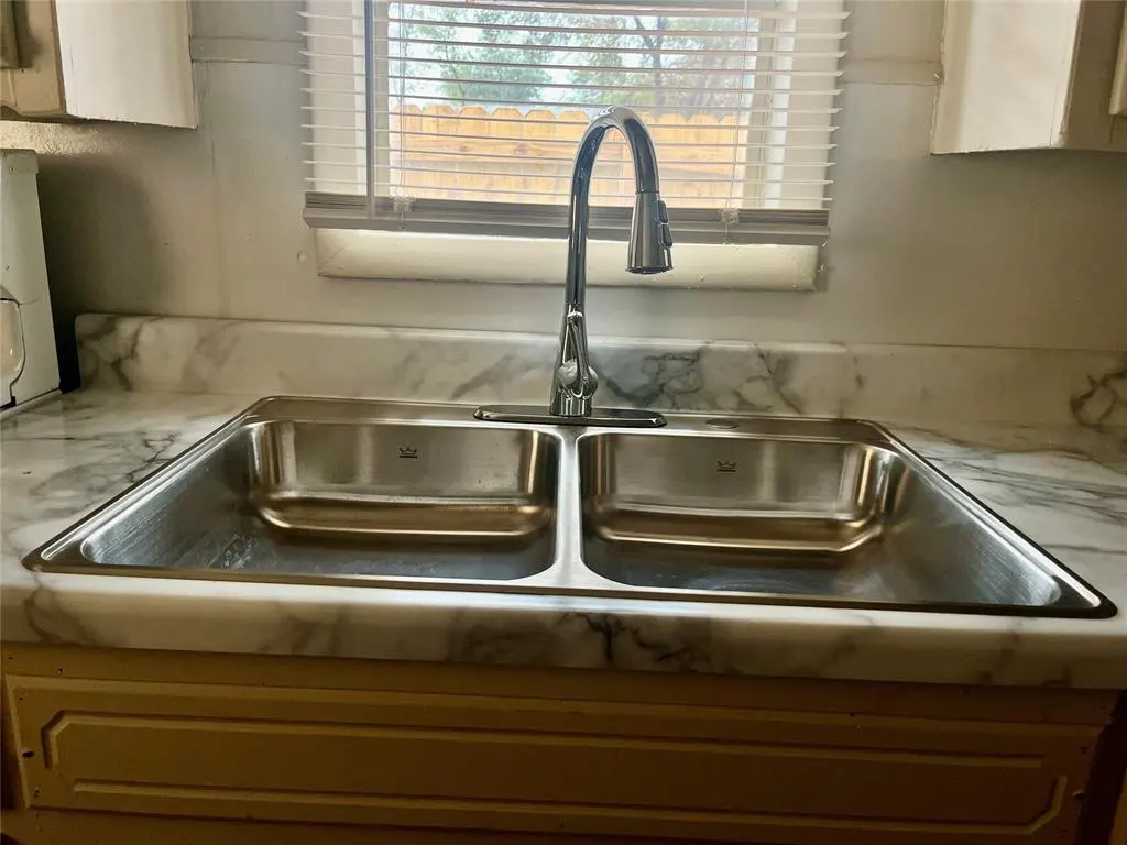 Photo 5 — 802 N 7th Street, Sayre, OK 73662