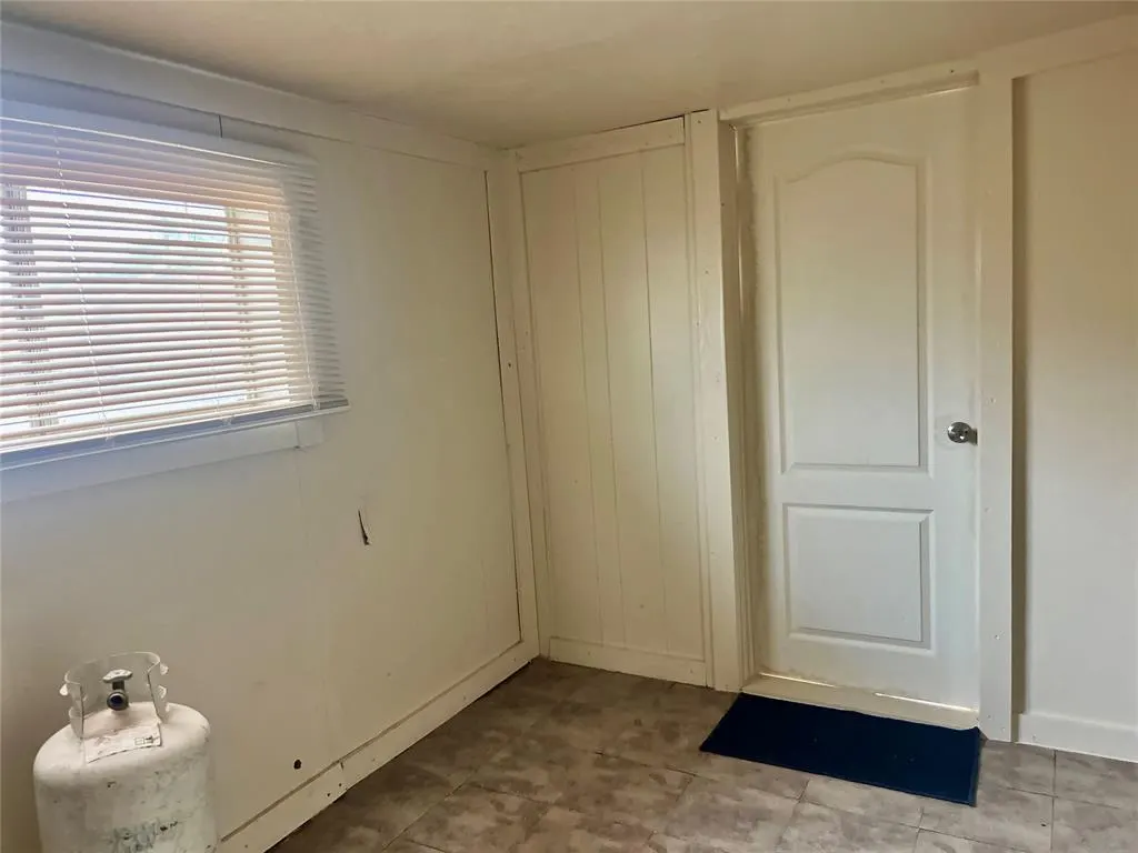 Photo 11 — 802 N 7th Street, Sayre, OK 73662