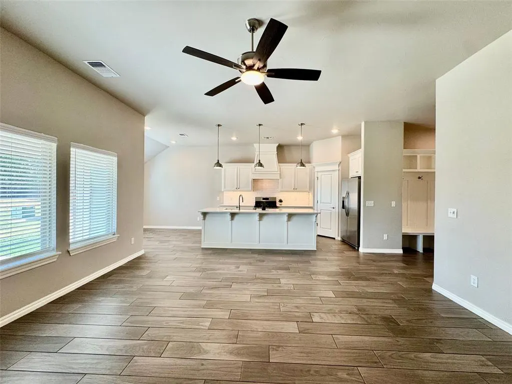 Photo 7 — 8909 Poppey Place, Yukon, OK 73099