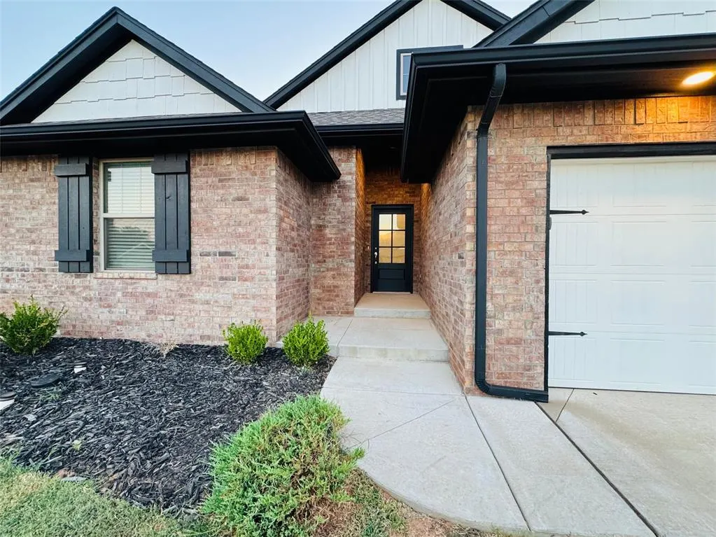 Front exterior — 5401 Riverrun Court, Arcadia, OK 73007