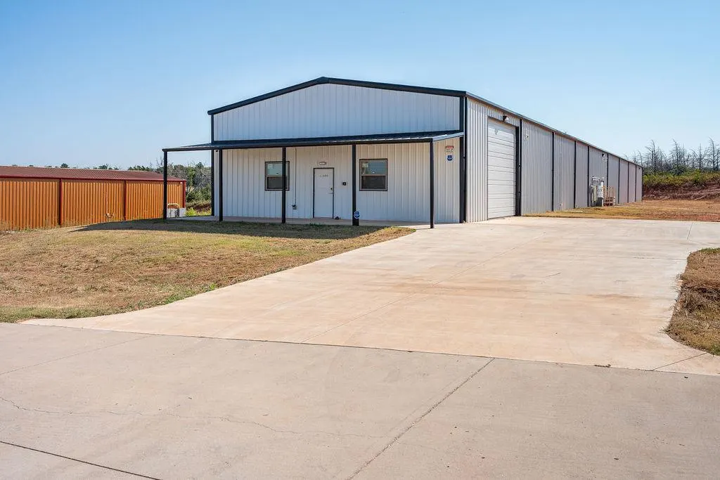 Front exterior — 11600 Maui Lane, Edmond, OK 73034