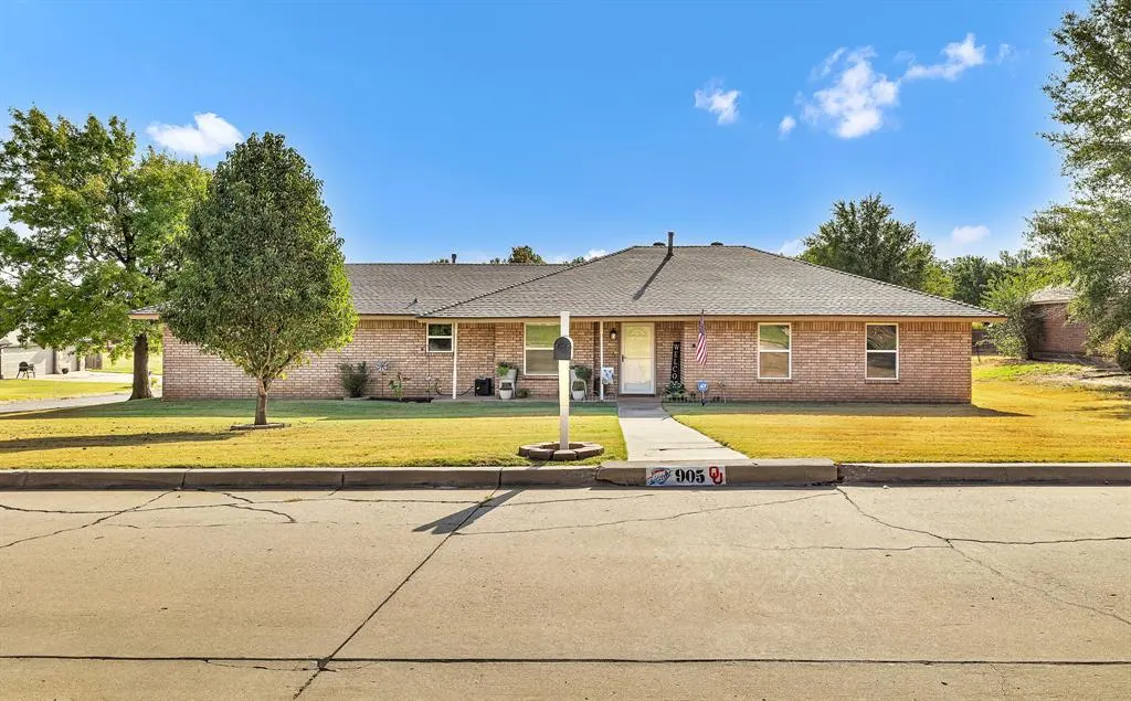 Front exterior — 905 Mulberry Lane, El Reno, OK 73036