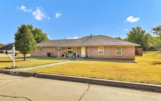 Photo 2 — 905 Mulberry Lane, El Reno, OK 73036