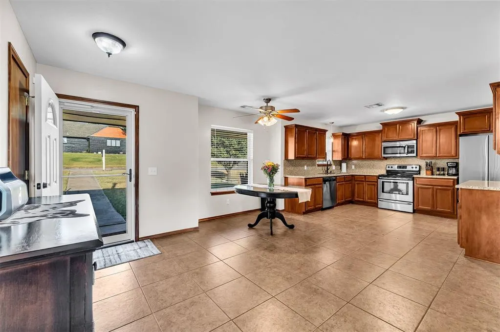 Photo 5 — 905 Mulberry Lane, El Reno, OK 73036