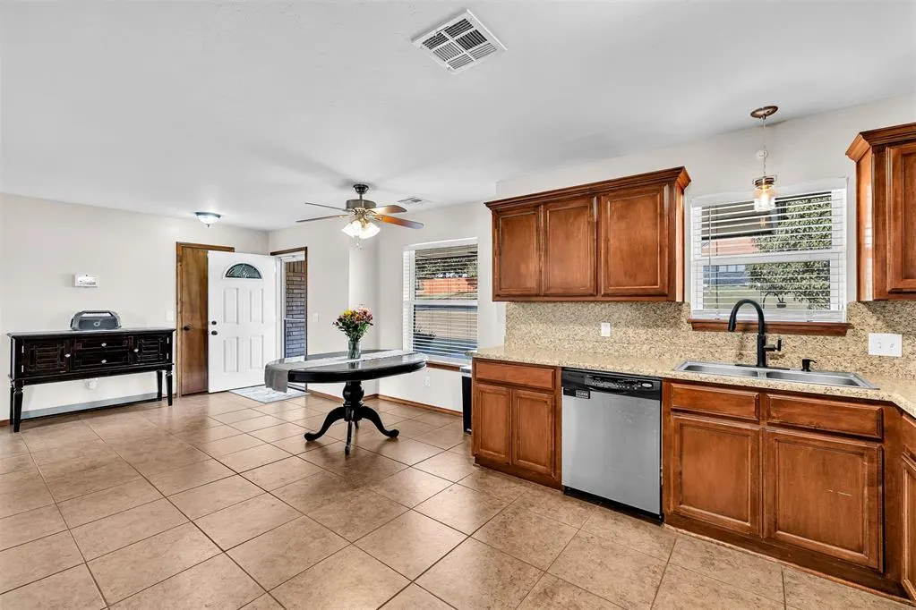 Photo 7 — 905 Mulberry Lane, El Reno, OK 73036
