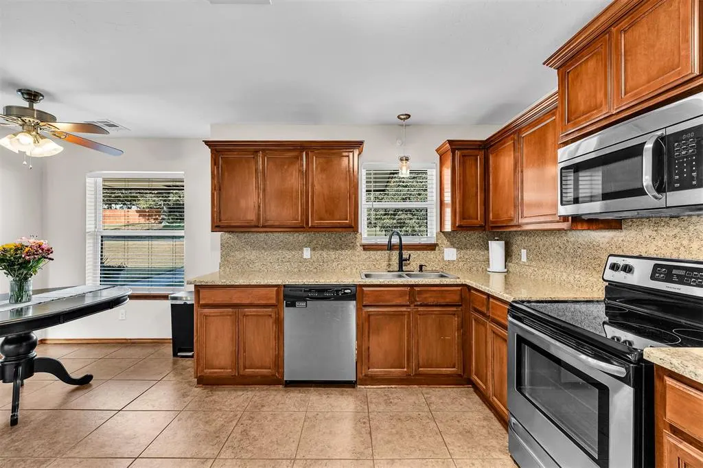 Photo 8 — 905 Mulberry Lane, El Reno, OK 73036